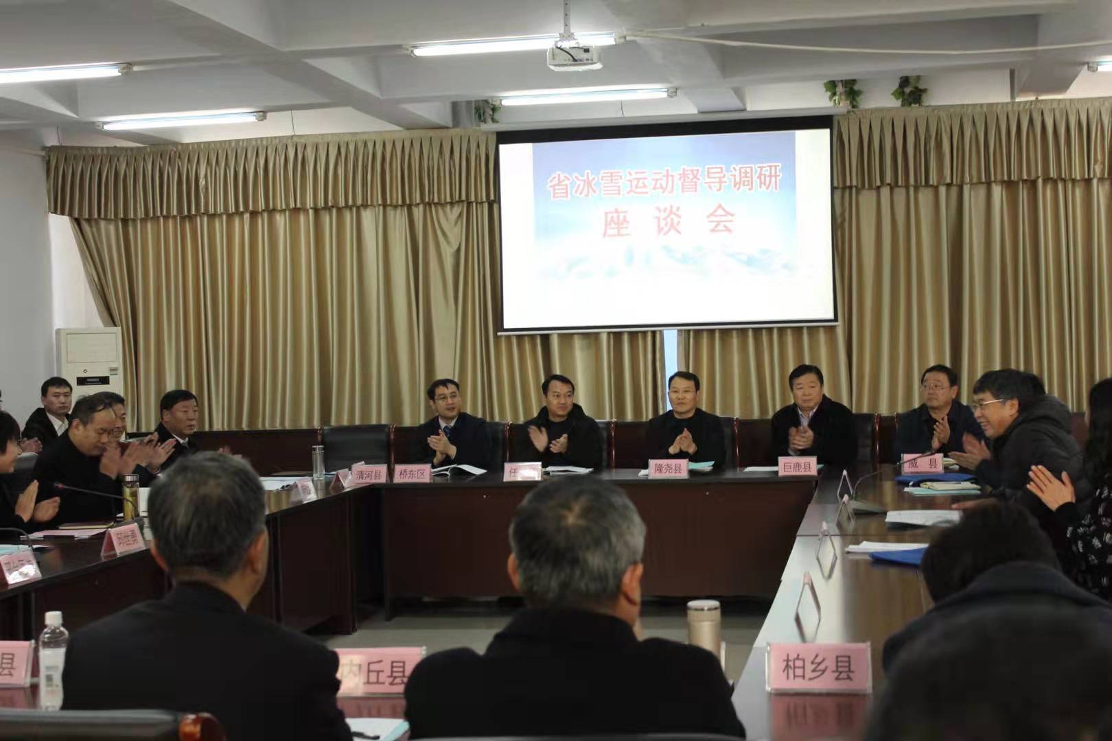 �����˵�Ӱ
���Ķ����鵽��̨�������в��ٿ���ѩ�˶���̸��