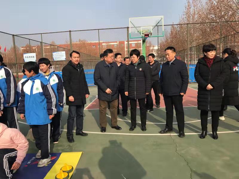 ��̨���о��С����ذ�У����ͬ���ϱ�ѩ���