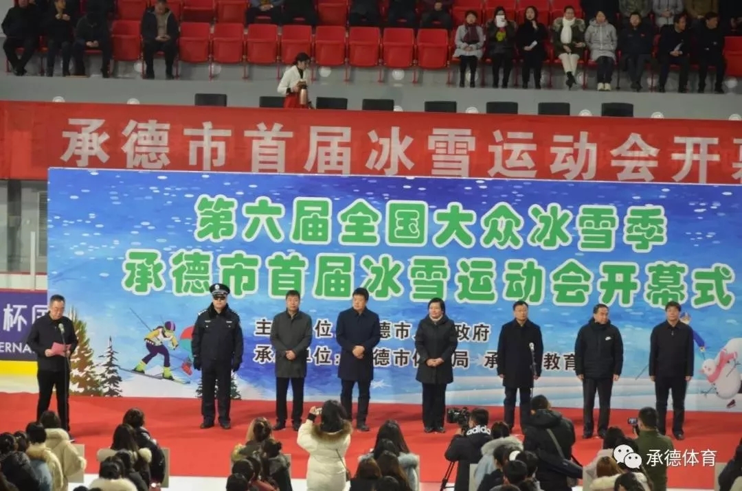 �е����׽��ѩ�˶��ῪĻʽ�ڳе��б����˶����ľ���