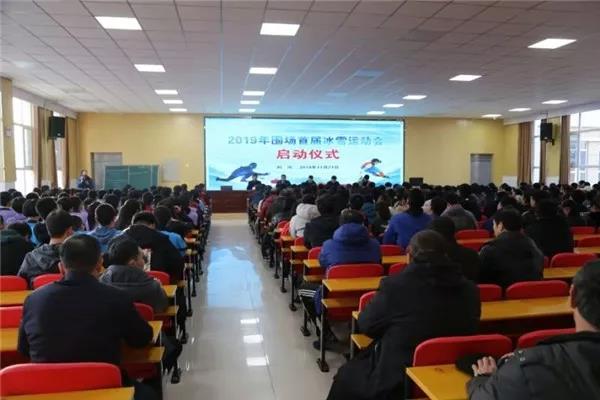 �ӱ��е£����ºӱ� ����Χ��