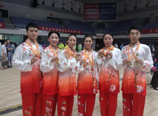 �ӱ�ǿ�ƽ���ʮ���˻�Ⱥ�ڱ���������������