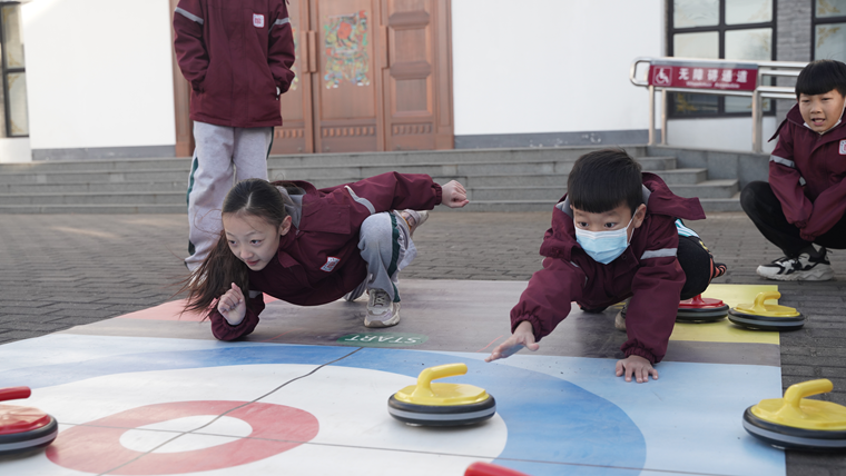 ��ѩ���껭 һ����δ��������ѩ����Ѳ���߽���ǿ