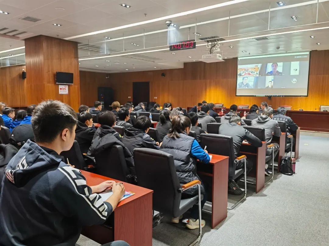 �����˶������ٿ�ѧϰ�᳹ϰ��ƽ��ʱ���й���ɫ�������˼�����������Ա���